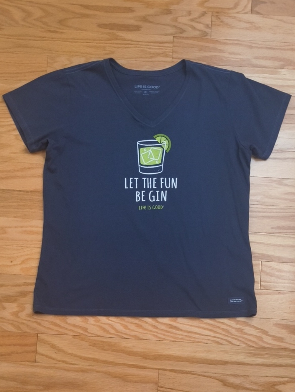 Life Is Good Crusher Short Sleeve V-Neck Gin Tee Size XL EUC